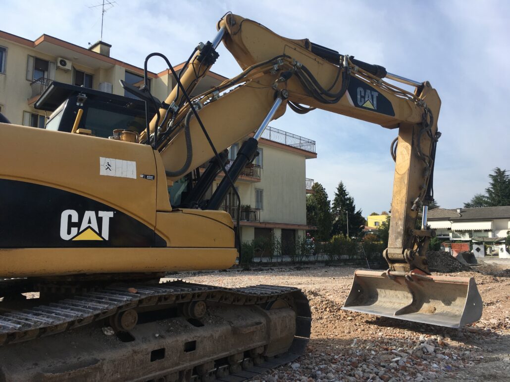 CATERPILLAR – 323D SAVA – photo 1