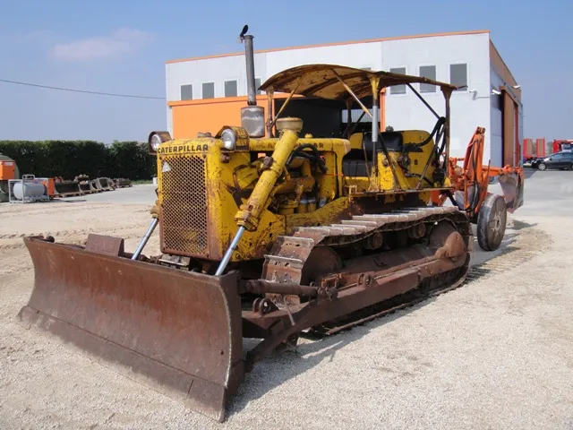 CATERPILLAR – D6B – foto 1
